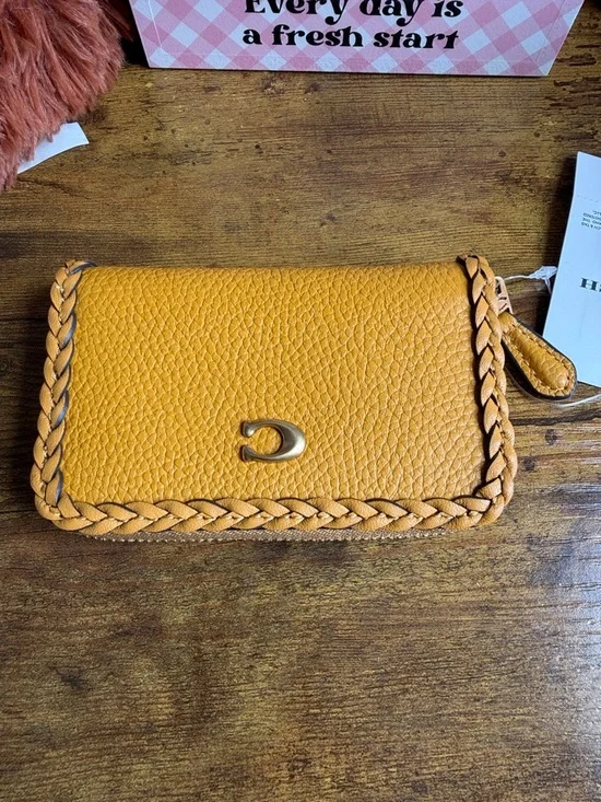 Coach Pebbled Leather Buttercup  Zip Wallet - Picture 4 of 6